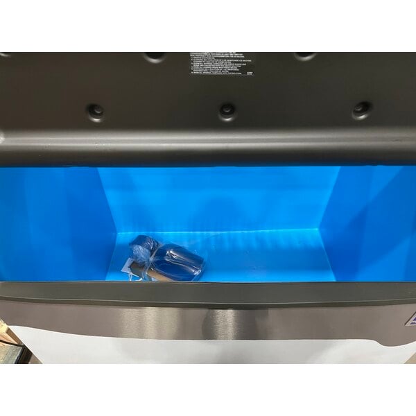 Scratch and Dent Manitowoc D970 Ice Storage Bin - 882 lb.