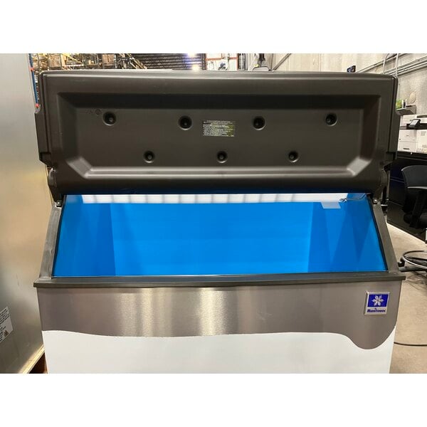 Scratch and Dent Manitowoc D970 Ice Storage Bin - 882 lb.