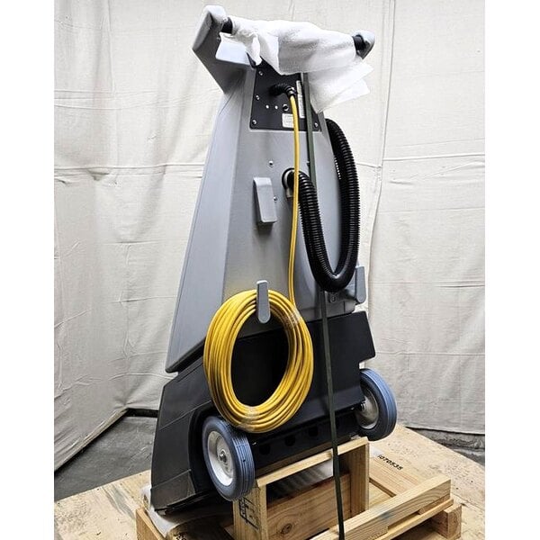Scratch and Dent Advance CarpeTriever 28 56330020 28" Wide Area Vacuum - 120V