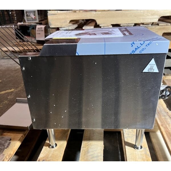 Scratch and Dent Avantco T3300B Commercial 10" Wide Conveyor Toaster with 3" Opening - 208V, 3300W, 800 Slices per Hour