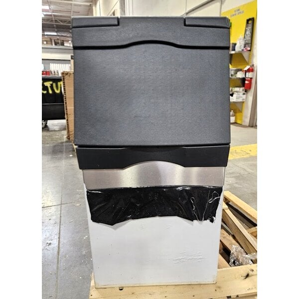 Scratch and Dent Scotsman B322S Ice Storage Bin 370 lb. Stainless Steel Exterior