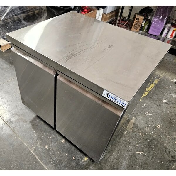 Scratch and Dent Avantco SS-UC-36R-HC 36" Undercounter Refrigerator