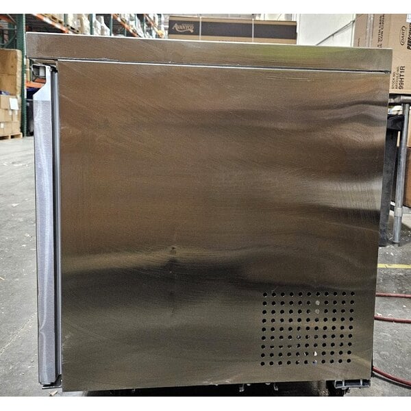Scratch and Dent Avantco SS-UC-36R-HC 36" Undercounter Refrigerator