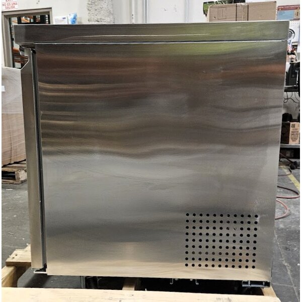 Scratch and Dent Avantco SS-UC-36R-HC 36" Undercounter Refrigerator