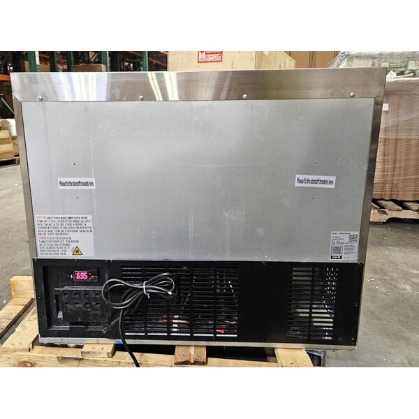 Scratch and Dent Avantco SS-UC-36R-HC 36" Undercounter Refrigerator