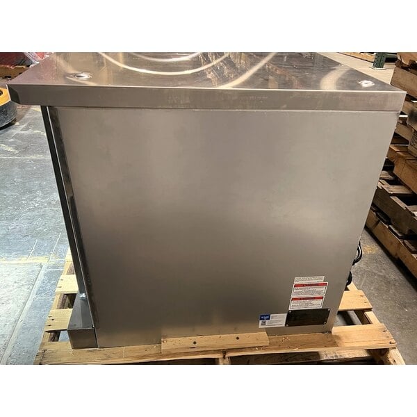 Scratch and Dent MainStreet Equipment EC1-C Single Deck Electric Full Size Convection Oven with Legs - 208V, 3 / 1 Phase, 11 kW