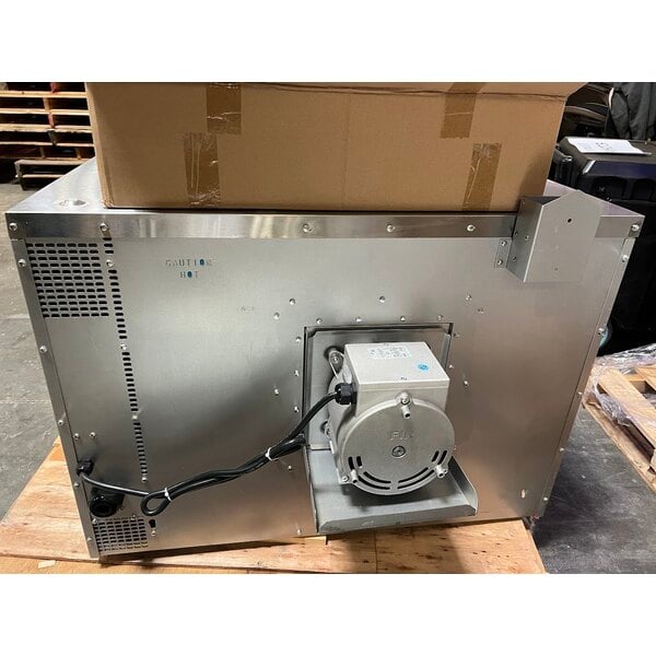 Scratch and Dent MainStreet Equipment EC1-C Single Deck Electric Full Size Convection Oven with Legs - 208V, 3 / 1 Phase, 11 kW
