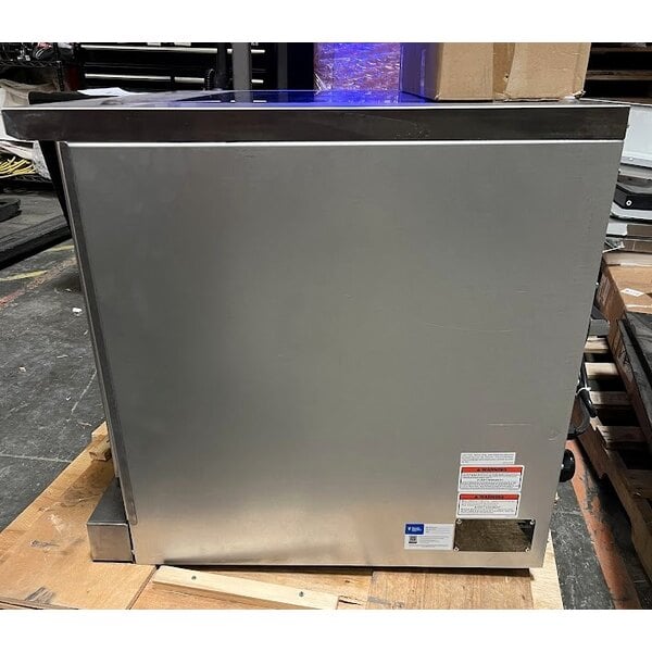 Scratch and Dent MainStreet Equipment EC1-C Single Deck Electric Full Size Convection Oven with Legs - 208V, 3 / 1 Phase, 11 kW