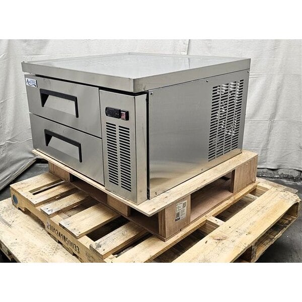 Scratch and Dent Avantco CBE-36-HC 36" 2 Drawer Refrigerated Chef Base