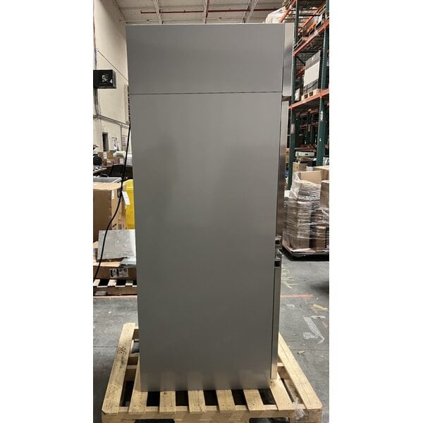 Scratch and Dent Beverage-Air CT1HC-1HS Cross-Temp 1 Section Convertible Reach-In Refrigerator / Freezer with Half Doors