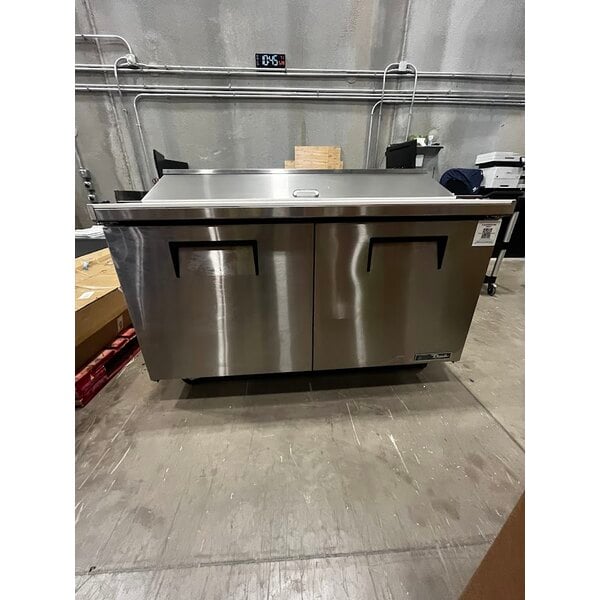 Scratch and Dent True TSSU-60-16-HC 60 3/8" 2 Door Refrigerated Sandwich Prep Table