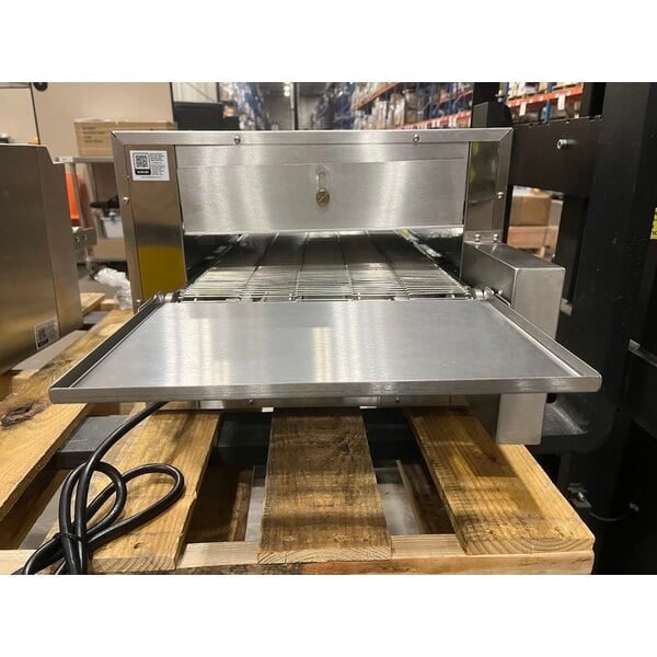 Scratch and Dent Avantco Equipment 177CNVROV14B Countertop Ventless Radiant Electric Conveyor Oven with 14" Wide Belt - 208V, 3,300W