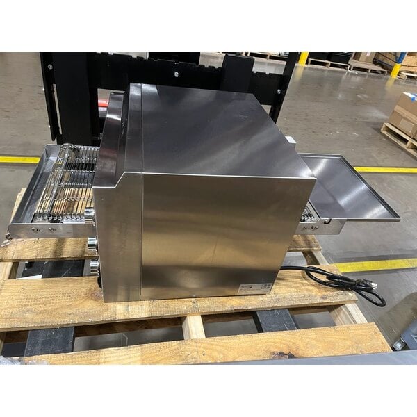 Scratch and Dent Avantco Equipment 177CNVROV14B Countertop Ventless Radiant Electric Conveyor Oven with 14" Wide Belt - 208V, 3,300W