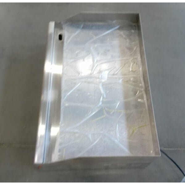 Scratch and Dent Avantco EG30N 30" Electric Countertop Griddle - 208/240V, 3375W-4500W