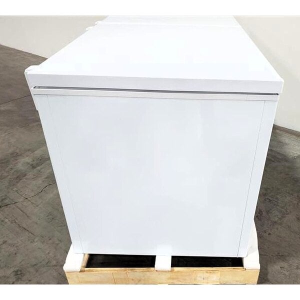 Scratch and Dent Galaxy CF30HC Commercial Chest Freezer - 30 cu. ft.