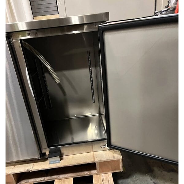 Scratch and Dent Avantco UDD-72-HC-S (2) Four Tap Kegerator Beer Dispenser - Stainless Steel, (3) 1/2 Keg Capacity