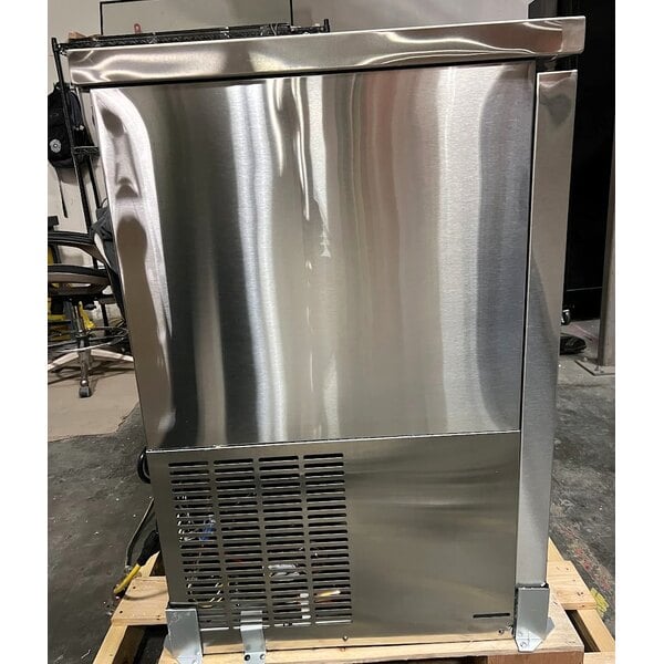 Scratch and Dent Avantco UDD-72-HC-S (2) Four Tap Kegerator Beer Dispenser - Stainless Steel, (3) 1/2 Keg Capacity