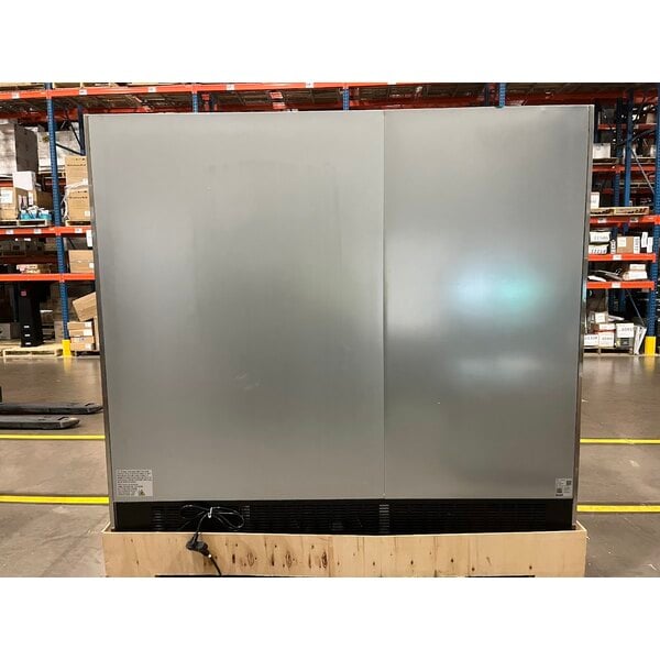 Scratch and Dent Avantco SS-3R-HC 81 5/16" Stainless Steel Solid Door Reach-In Refrigerator