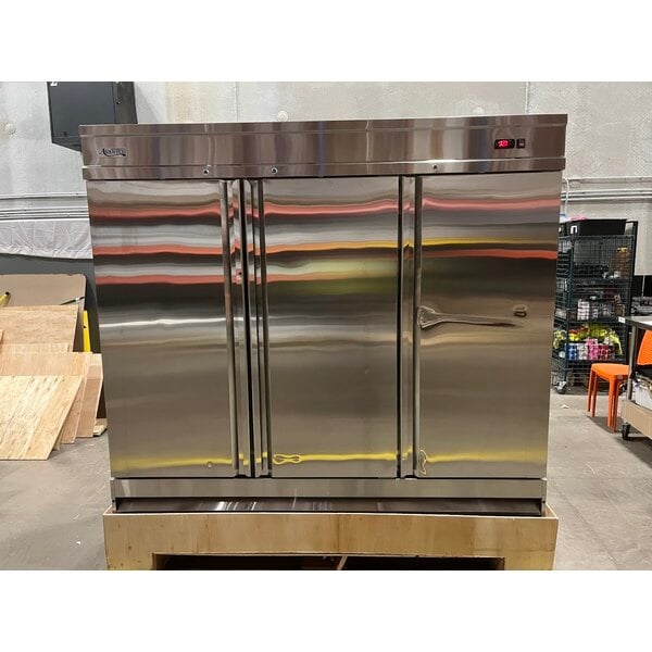 Scratch and Dent Avantco SS-3R-HC 81 5/16" Stainless Steel Solid Door Reach-In Refrigerator