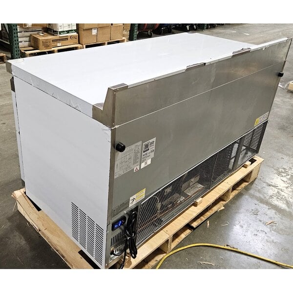 Scratch and Dent Avantco AWT-60F 60" Worktop Freezer with 3 1/2" Backsplash