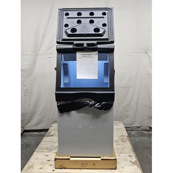 Scratch and Dent Avantco Ice BIN40022 22" Ice Storage Bin with Metallic Alloy Exterior - 383 lb.