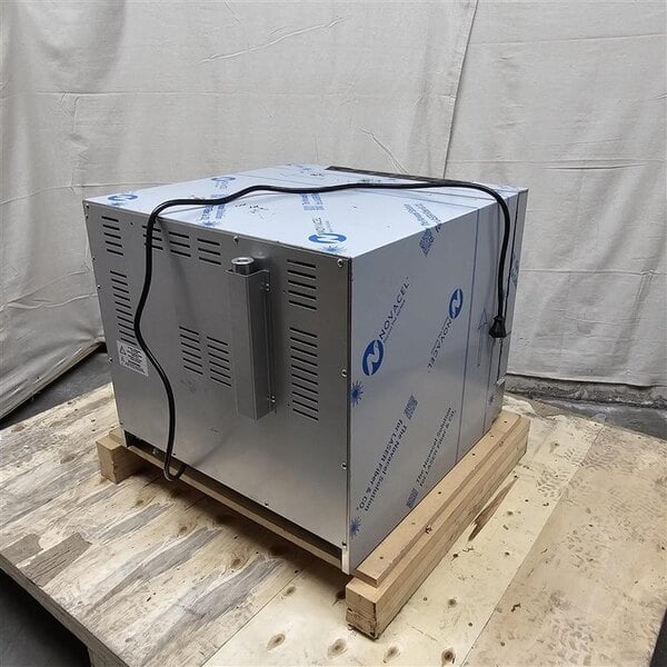 Scratch and Dent Moffat E23M3-T Turbofan Single Deck Half Size Electric Convection Oven with Mechanical Controls - 220-240V, 1 Phase, 3 kW