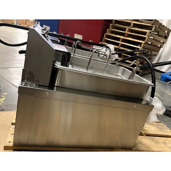 Scratch and Dent Cooking Performance Group EF302 30 lb. Dual Tank Heavy-Duty Electric Countertop Fryer - 208/240V, 8400/11,000W