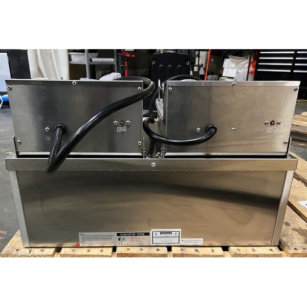 Scratch and Dent Cooking Performance Group EF302 30 lb. Dual Tank Heavy-Duty Electric Countertop Fryer - 208/240V, 8400/11,000W