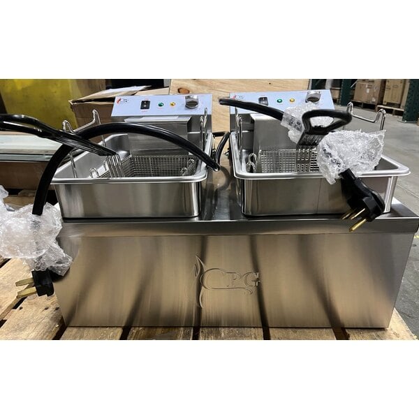 Scratch and Dent Cooking Performance Group EF302 30 lb. Dual Tank Heavy-Duty Electric Countertop Fryer - 208/240V, 8400/11,000W