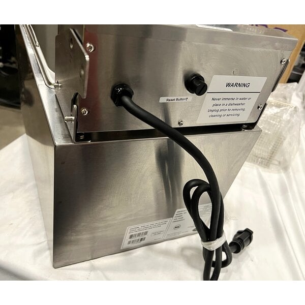 Scratch and Dent Globe PF16E 16 lb. Electric Countertop Fryer