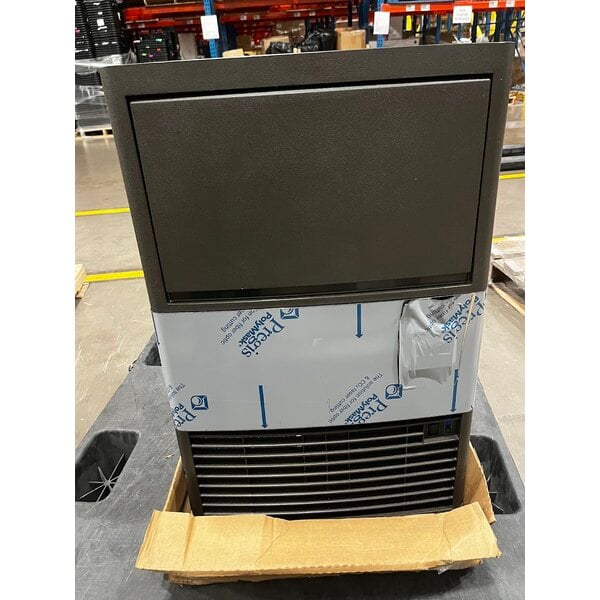 Scratch and Dent Manitowoc UDP-0065A NEO 19 11/16" Air Cooled Undercounter Dice Cube Ice Machine with 31 lb. Bin - 115V, 62 lb.
