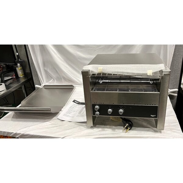 Scratch and Dent Vollrath CT4H-208950 JT3H Conveyor Toaster with 1 1/2"-3" Opening - 208V, 3600W