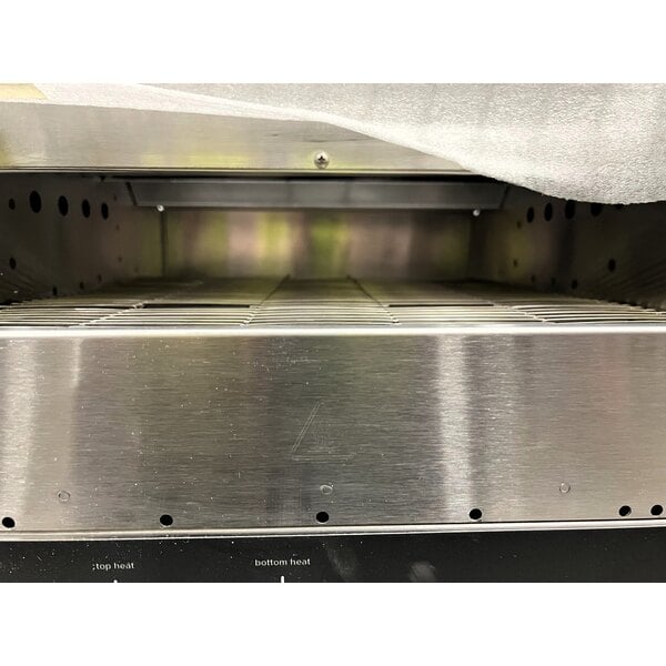 Scratch and Dent Vollrath CT4H-208950 JT3H Conveyor Toaster with 1 1/2"-3" Opening - 208V, 3600W