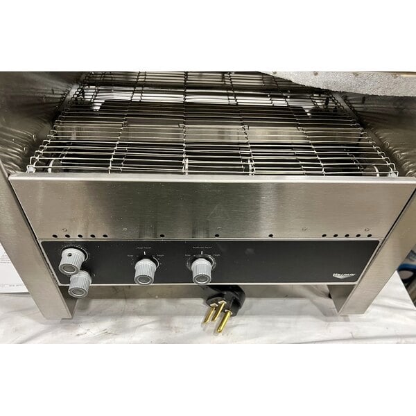 Scratch and Dent Vollrath CT4H-208950 JT3H Conveyor Toaster with 1 1/2"-3" Opening - 208V, 3600W