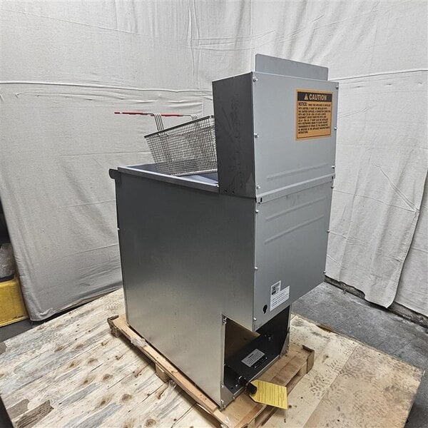 Scratch and Dent Avantco FF50 Liquid Propane 50 lb. Stainless Steel Floor Fryer - 120,000 BTU