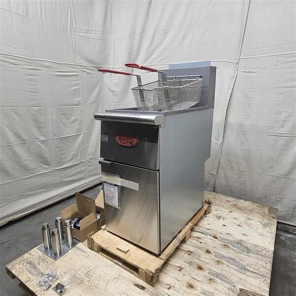 Scratch and Dent Avantco FF50 Liquid Propane 50 lb. Stainless Steel Floor Fryer - 120,000 BTU