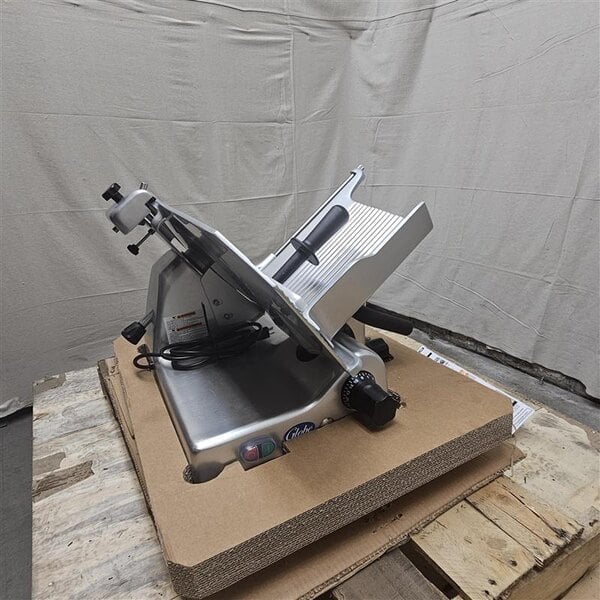 Scratch and Dent Globe G14 14" Manual Gravity Feed Slicer - 1/2 hp