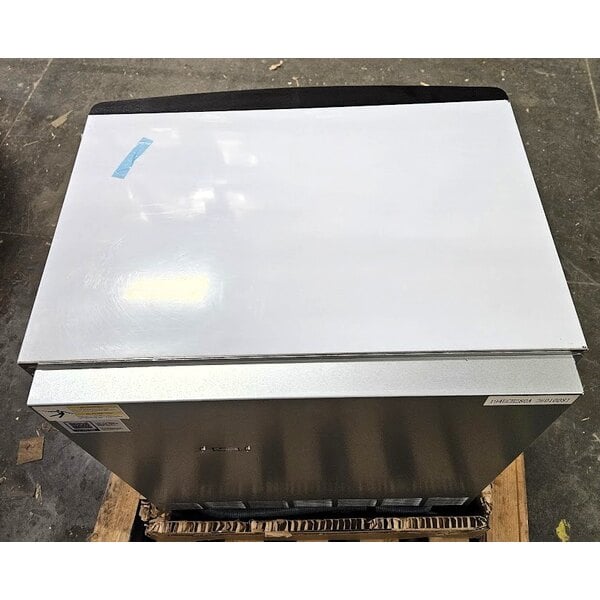 Scratch and Dent Avantco Ice UC-H-280-A 26" Air Cooled Undercounter Half Cube Ice Machine - 299 lb.