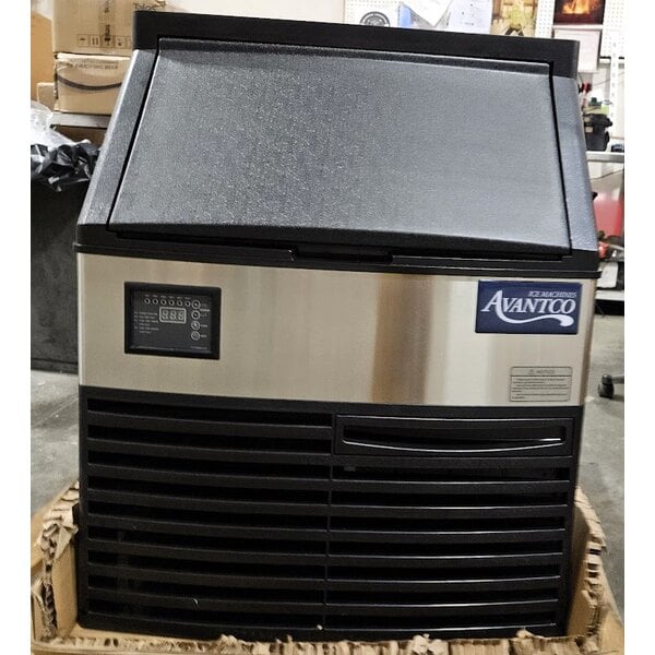 Scratch and Dent Avantco Ice UC-H-280-A 26" Air Cooled Undercounter Half Cube Ice Machine - 299 lb.