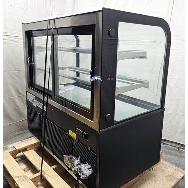Scratch and Dent Avantco BC-48-HC 48" Curved Glass Black Refrigerated Bakery Display Case