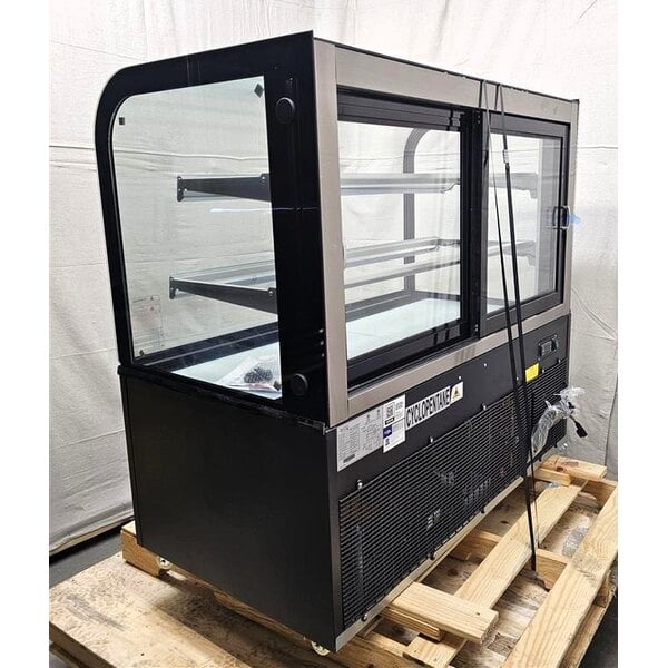 Scratch and Dent Avantco BC-48-HC 48" Curved Glass Black Refrigerated Bakery Display Case