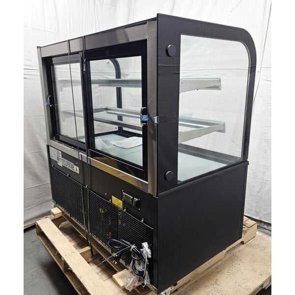 Scratch and Dent Avantco BC-48-HC 48" Curved Glass Black Refrigerated Bakery Display Case