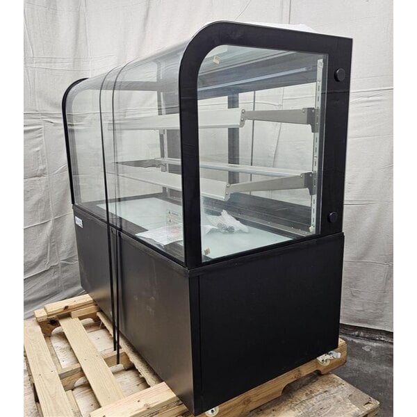 Scratch and Dent Avantco BC-48-HC 48" Curved Glass Black Refrigerated Bakery Display Case