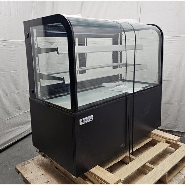 Scratch and Dent Avantco BC-48-HC 48" Curved Glass Black Refrigerated Bakery Display Case