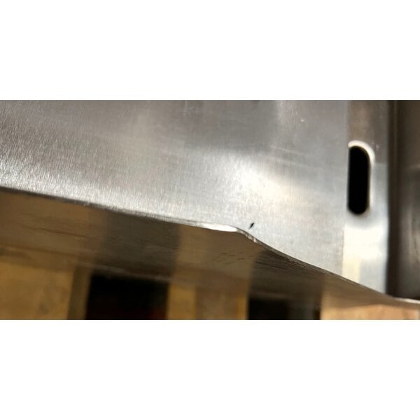 Scratch and Dent Avantco EG24N 24" Electric Countertop Griddle - 208/240V, 2675W-3560W