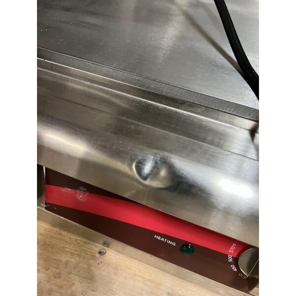 Scratch and Dent Avantco EG24N 24" Electric Countertop Griddle - 208/240V, 2675W-3560W