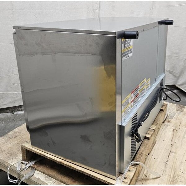 Scratch and Dent Beverage-Air UCR34HC-104 34" Low Profile Undercounter Refrigerator
