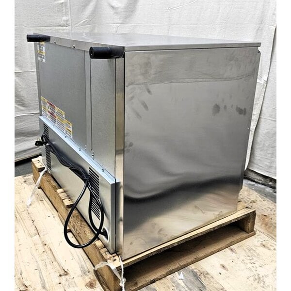 Scratch and Dent Beverage-Air UCR34HC-104 34" Low Profile Undercounter Refrigerator
