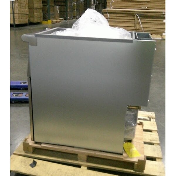 Scratch and Dent Avantco FF40 Liquid Propane 40 lb. Stainless Steel Floor Fryer - 90,000 BTU