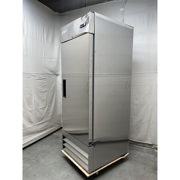 Scratch and Dent Avantco A-23R-HC 29" Solid Door Reach-In Refrigerator